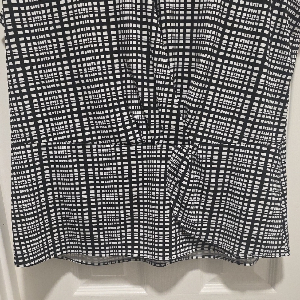 Ann Taylor Black and White Plaid Sleeveless Blouse - Picture 15 of 16
